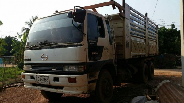 ขาย10ล้อ2เพลา ดั้มHINO FM3M เครื่อง245แรง พ.เพาเวอร์ เบรกทิฟฟี่ กระบะดั้มสามมิตร มีระบบลำโพงลากพ่วง เครื่องดี คัชซีสวย ยางดี ภายในสวย แอร์เย็น สภาพพร้อมใช้งาน เอกสารพร้อมโอน จัดไฟแนนซ์ได้ เงื่อนไขง่ายๆวันเดียวรับรถ สนใจโทร 090-8588220คุณนะ 093-3258446คุณบ