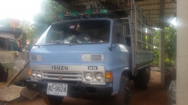 ขาย6ล้อ ISUZU KS 110แรง Fหน้า-หลัง ยางดี เครื่องดี แคชซีสวย สภาพพร้อมใช้งาน เอกสารพร้อมโอน สนใจโทร 090-8588220คุณนะ 093-3258446คุณบิวตี้ ID:narong498 หรือ www.truck.in.th/498 หรือfb:ณรงค์ ซื้อขายรถมือสอง (เว็บไซต์ส่วนตัว)