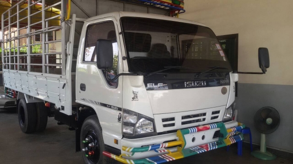 ขาย6ล้อ ISUZU NPR 130แรง ปี52 พ.เพาเวอร์ เครื่องดี คัชซีสวย ยางดี ภายในสวย แอร์เย็น สภาพพร้อมใช้งาน เอกสารพร้อมโอน จัดไฟแนนซ์ได้ เงื่อนไขง่ายๆวันเดียวรับรถ สนใจโทร 090-8588220คุณนะ 093-3258446คุณบิวตี้ ID:narong498 หรือ www.truck.in.th/498 หรือfb:ณรงค์ ซื