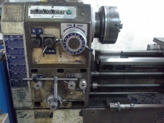 เครื่องกลึง 8 ฟุต HOWHA MODEL :GY 500Gx1500 เกียร์บล็อค 4 เพลา เด้งตัด มีเบรค กลึงเกลียวนิ้วและมิลไม่ต้องเปลี่ยนเฟือง พร้อมใช้งาน