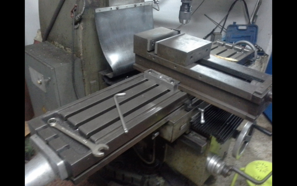 เครื่องมิลลิ่ง M4 ยี่ห้อ FIRST มีลิเนียร์ พร้อมออโต้ หน้าแท่น 1300 mm. เครื่องมิลลิ่ง M4 ยี่ห้อ FIRST มีลิเนียร์ พร้อมออโต้ หน้าแท่น 1300 mm.