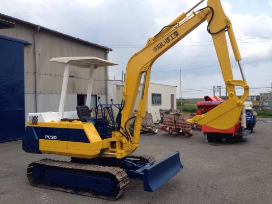 KOMATSU PC 30-6 Engine 34699 ยังไม่เคยใช้งานในไทย KOMATSU PC 30-6 Engine 34699 ยังไม่เคยใช้งานในไทย