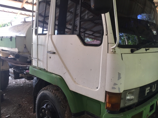 รถบรรทุกน้ำ6ล้อ160แรง พร้อมใช้...เล่มพร้อม ภาษีไม่ขาด เล่มถูกต้องโอนไดัเลยเครืีองสวยแห้งคัสซีสวย ถังสวย...