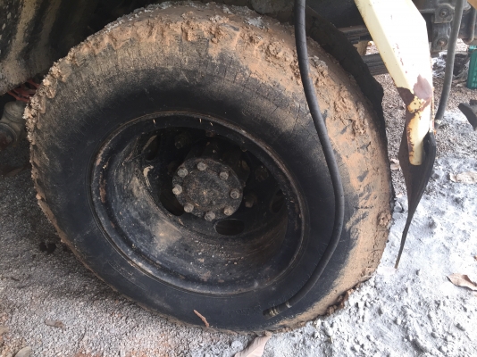 รถบรรทุกน้ำ6ล้อ160แรง พร้อมใช้...เล่มพร้อม ภาษีไม่ขาด เล่มถูกต้องโอนไดัเลยเครืีองสวยแห้งคัสซีสวย ถังสวย...