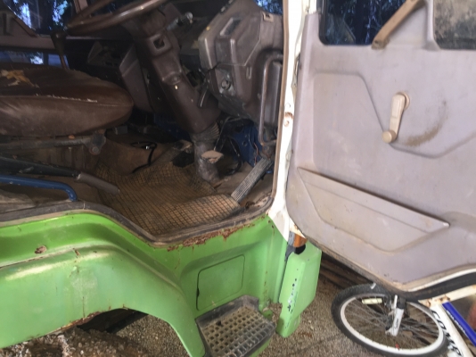 รถบรรทุกน้ำ6ล้อ160แรง พร้อมใช้...เล่มพร้อม ภาษีไม่ขาด เล่มถูกต้องโอนไดัเลยเครืีองสวยแห้งคัสซีสวย ถังสวย...