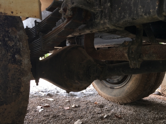 รถบรรทุกน้ำ6ล้อ160แรง พร้อมใช้...เล่มพร้อม ภาษีไม่ขาด เล่มถูกต้องโอนไดัเลยเครืีองสวยแห้งคัสซีสวย ถังสวย...