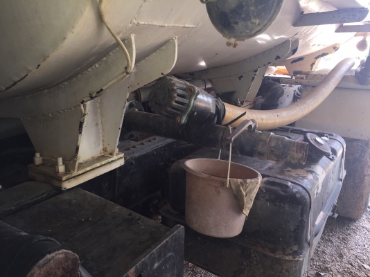 รถบรรทุกน้ำ6ล้อ160แรง พร้อมใช้...เล่มพร้อม ภาษีไม่ขาด เล่มถูกต้องโอนไดัเลยเครืีองสวยแห้งคัสซีสวย ถังสวย...