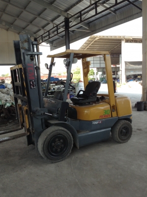 +++ ขายโฟล์คลิฟท์  T.C.M. FD30 Z5   ขนาด  3  ตัน  เครื่องยนต์ดีเซล  ISUZU   เกียร์ธรรมดา  เสา 3 เมตร  งา 1,070  มม.  ยางลมครับ