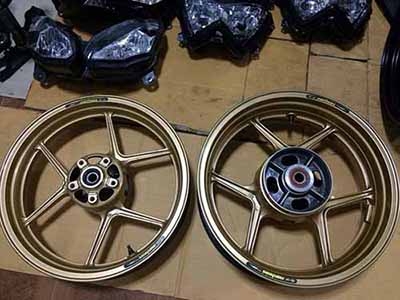 ขายล้อโต zx6 คู่ละ 12000 ขายล้อโต zx6 คู่ละ 12000