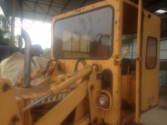 ขายรถแทรกเตอร์ ติดวินส์ลากไม้