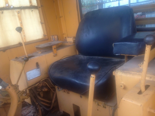 ขายรถแทรกเตอร์ ติดวินส์ลากไม้