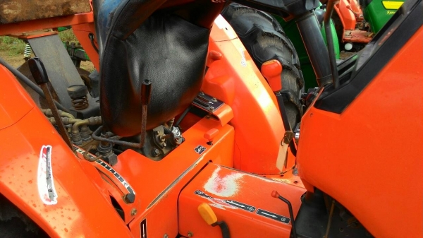 ขายรถไถ KUBOTA L2808  สภาพดีเดิมๆ พร้อมดันหน้า