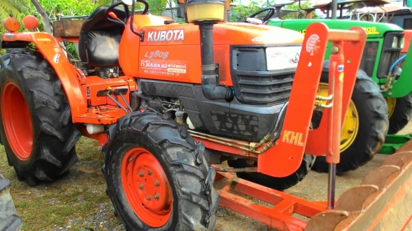 ขายรถไถ KUBOTA L2808  สภาพดีเดิมๆ พร้อมดันหน้า