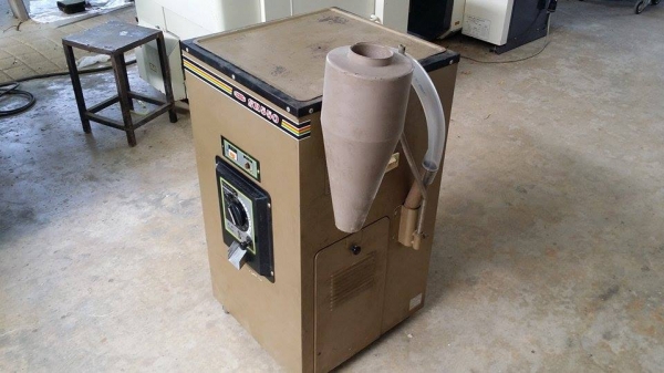 เครื่องขัดข้าวขาวเก่าญี่ปุ่น MARUYAMA  รุ่น SR550 สภาพดี  สามารถใช้ขัดสีข้าวกล้องให้เป็นข้าวขาว