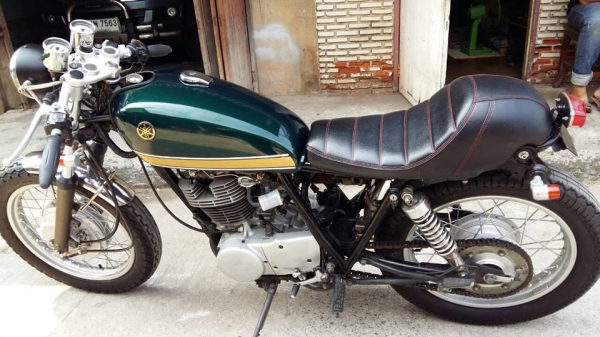 ขาย sr400 อินวอย  แต่งคาเฟ่สวยๆ รถเลี่ยมกริ๊บ เครื่องแน่นๆ ระบบไฟใช้ได้ทุกจุด ไมล์ขึ้น รอบขึ้น  ยางเต็ม ของแต่งพอสมควรตามรูป เอาไปขับหล่ออย่างเดียว  ขาย 63000 สนใจโทร 0903120561 Line: nooksh. (มีจุด)