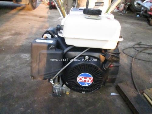 รถเกี่ยวข้าวเดินตาม   ISEKI   R002   รหัสสินค้า : 14001685   หรือเพิ่มเติมไดที่ www.nihonmono.com