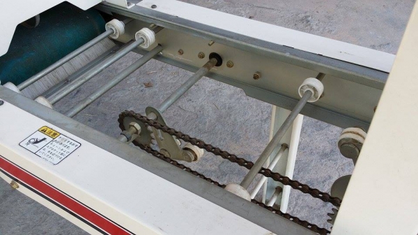 เครื่องโรยเมล็ด LSE-5  เก่าญี่ปุ่น ใช้มอเตอร์ขับเคลื่่อน มีกรวยใส่แกลบและข้า่วเปลือก ทำให้การโรยเป็นไปอย่างสมำ่เสมอ  สภาพสวยพร้อมใช้งาน