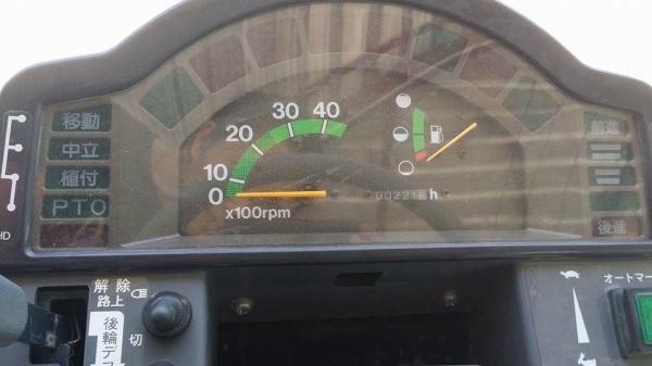 รถปลูกข้าวนั่งขับ  ISEKI   รุ่น HD60 เก่าญี่ปุ่น  ดำนา 6 แถว มีชั้นด้านข้างสำหรับวางกล้า  สภาพสวย