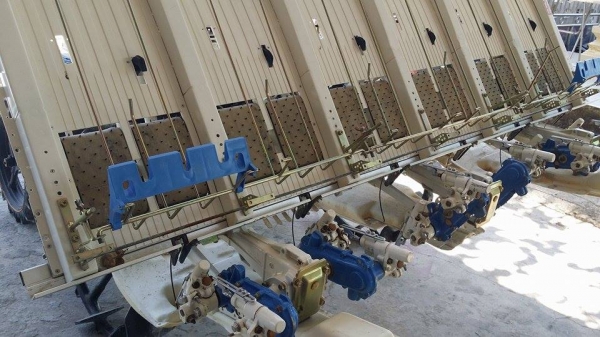 รถปลูกข้าวนั่งขับ  ISEKI   รุ่น HD60 เก่าญี่ปุ่น  ดำนา 6 แถว มีชั้นด้านข้างสำหรับวางกล้า  สภาพสวย