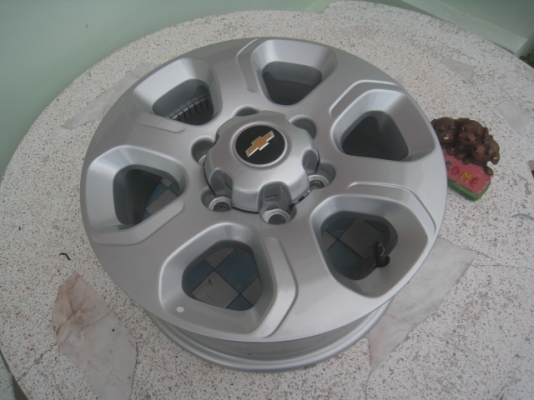 ขายล้อแม็กป้ายแดง Chev colorado 16" สนใจติดต่อเล็กคลองสามครับ 081-3747940