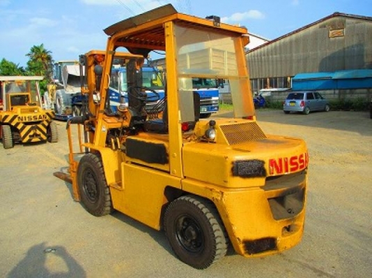 ขายรถโฟล์คลิฟท์มือสอง NISSAN รุ่น YF03 195,000 บาท นำเข้าจากประเทศญี่ปุ่น 100\% ไม่เคยใช้งานในประเทศไทย