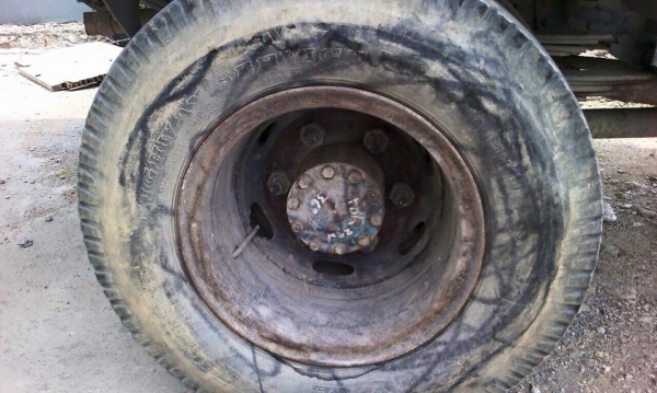 ขายด่วนดั้ม120  ฝาดำ  Fหน้าหลัง    ดั้มยาว3.60   ยาง8.25-16