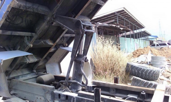 ขายด่วนดั้ม120  ฝาดำ  Fหน้าหลัง    ดั้มยาว3.60   ยาง8.25-16