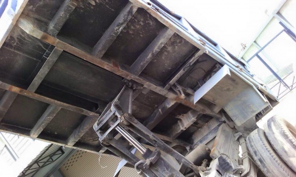 ขายด่วนดั้ม120  ฝาดำ  Fหน้าหลัง    ดั้มยาว3.60   ยาง8.25-16