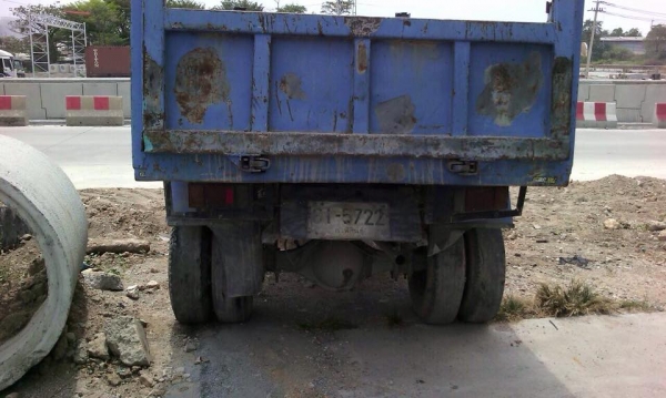 ขายด่วนดั้ม120  ฝาดำ  Fหน้าหลัง    ดั้มยาว3.60   ยาง8.25-16