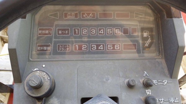 รถดำนานั่งขับ เก่าญี่ปุ่น  YANMAR รุ่น  RR650 เครื่องยนต์ดีเซล ขนาด 12 แรง ดำนา 6 แถว มีกล่องหยอดปุ๋ยด้านท้าย