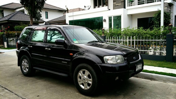 Ford Escape 3.0 XLT สีดำ  AUTO Sunroof ตัว TOP