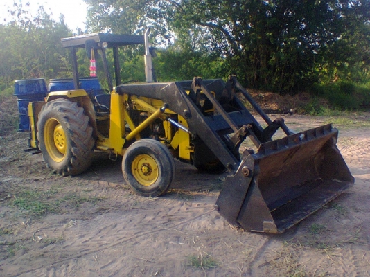 ขายรถไถสภาพพร้อมใช้งานยี่ห้อแมสซี่ ขายรถไถสภาพพร้อมใช้งานยี่ห้อแมสซี่