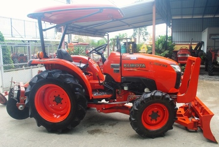 ขายรถไถ Kubota L3608(4WD) พร้อมใบดันและผานพรวนช้าง รถสวย พร้อมใช้งาน