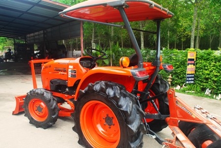 ขายรถไถ Kubota L3608(4WD) พร้อมใบดันและผานพรวนช้าง รถสวย พร้อมใช้งาน