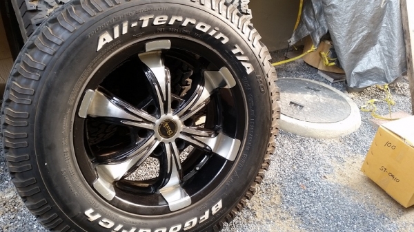 ขายล้อขอบ 18 พร้อมยาง bf 265/65R18