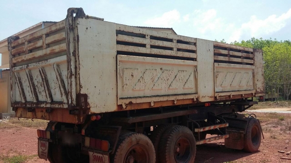 ขายหางพ่วง สามมิต  3  เพลา. ปี 49 - 50  ( มีขาย 3 หาง. ) / หาง สามมิต 2 เพลา. ปี 49. ( 1 หาง. )     สนใจติดต่อ  081 - 6079515