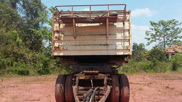 ขายหางพ่วง สามมิต  3  เพลา. ปี 49 - 50  ( มีขาย 3 หาง. ) / หาง สามมิต 2 เพลา. ปี 49. ( 1 หาง. )     สนใจติดต่อ  081 - 6079515