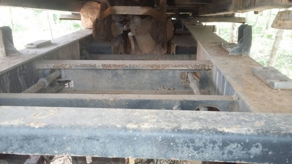 ขายหางพ่วง สามมิต  3  เพลา. ปี 49 - 50  ( มีขาย 3 หาง. ) / หาง สามมิต 2 เพลา. ปี 49. ( 1 หาง. )     สนใจติดต่อ  081 - 6079515