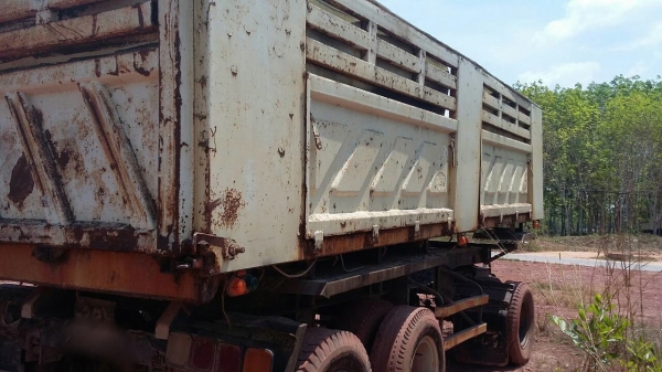 ขายหางพ่วง สามมิต  3  เพลา. ปี 49 - 50  ( มีขาย 3 หาง. ) / หาง สามมิต 2 เพลา. ปี 49. ( 1 หาง. )     สนใจติดต่อ  081 - 6079515