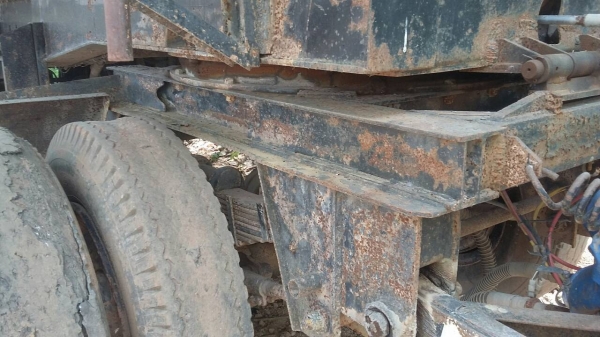 ขายหางพ่วง สามมิต  3  เพลา. ปี 49 - 50  ( มีขาย 3 หาง. ) / หาง สามมิต 2 เพลา. ปี 49. ( 1 หาง. )     สนใจติดต่อ  081 - 6079515