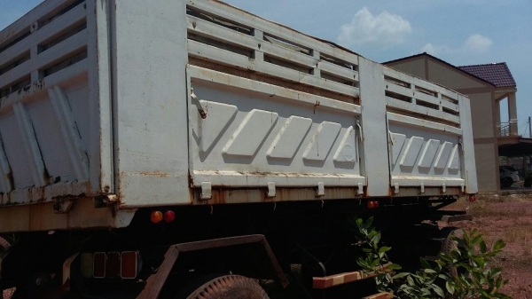 ขายหางพ่วง สามมิต  3  เพลา. ปี 49 - 50  ( มีขาย 3 หาง. ) / หาง สามมิต 2 เพลา. ปี 49. ( 1 หาง. )     สนใจติดต่อ  081 - 6079515