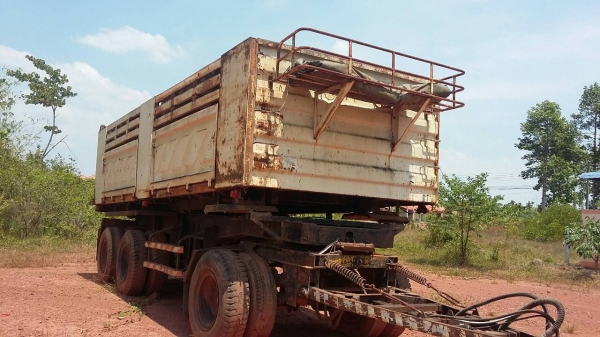 ขายหางพ่วง สามมิต  3  เพลา. ปี 49 - 50  ( มีขาย 3 หาง. ) / หาง สามมิต 2 เพลา. ปี 49. ( 1 หาง. )     สนใจติดต่อ  081 - 6079515