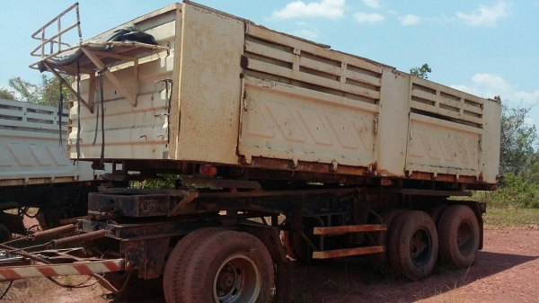 ขายหางพ่วง สามมิต  3  เพลา. ปี 49 - 50  ( มีขาย 3 หาง. ) / หาง สามมิต 2 เพลา. ปี 49. ( 1 หาง. )     สนใจติดต่อ  081 - 6079515