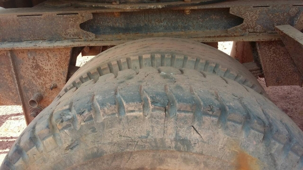 ขายหางพ่วง สามมิต  3  เพลา. ปี 49 - 50  ( มีขาย 3 หาง. ) / หาง สามมิต 2 เพลา. ปี 49. ( 1 หาง. )     สนใจติดต่อ  081 - 6079515