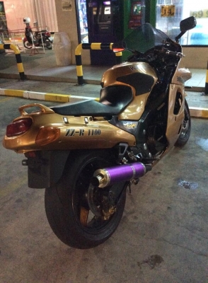 เก็บรายละเอียดเสร็จแล้วครับ ขายครับkawasaki. Zzr 1100.cc. รถจบครับพร้อมใช้ พร้อมออกทริป เครื่องแห้งๆผ้าเบรกใหม่ ยางดีสีสวย คาบูล้างแล้วถังล้างแล้วหัวเทียนเปลี่ยนใหม่น้ำมันเครื่องเปลี่ยนแล้ว ไฟหน้าซีนอน ท่อคู่งามๆความร้อนจบเกขึ้นครบ รอเดินเบานิ่ง บิดติดมือ เก็บรายละเอียดเสร็จแล้วครับ ขายครับkawasaki. Zzr 1100.cc. รถจบครับพร้อมใช้ พร้อมออกทริป เครื่องแห้งๆผ้าเบรกใหม่ ยางดีสีสวย คาบูล้างแล้วถังล้างแล้วหัวเทียนเปลี่ยนใหม่น้ำมันเครื่องเปลี่ยนแล้ว ไฟหน้าซีนอน ท่อคู่งามๆความร้อนจบเกขึ้นครบ รอเดินเบานิ่ง บิดติดมือ