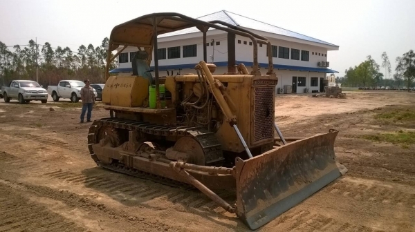 ขายรถแทรคเตอร์ KOMATSU D45-A รถใช้งานอยู่ทุกวัน เครื่องดี ปั้มดี ราคาต่อรองได้ครับ ขายรถแทรคเตอร์ KOMATSU D45-A รถใช้งานอยู่ทุกวัน เครื่องดี ปั้มดี ราคาต่อรองได้ครับ