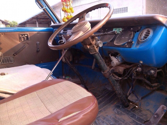 ISUZU ELF 88 HP หกล้อดั๊มพ์ กระบะดั๊มพ์เหล็กบรรทุก 4-5 คิวยิงหน้า ความยาว 3.40 เมตรสภาพสวยพร้อมบรรทุกได้เลยครับ เครื่องแรงดีไม่เยิ้ม ภายในเก๋งคอนโซลครบพร้อม พวงมาลัยธรรมดา ช่วงล่างคัชซีไม่มีบวม ยาง 7.50 ขอบ 16 สภาพดีพร้อมใช้งานได้เลย เอกสารทะเบียนครบพร้อม