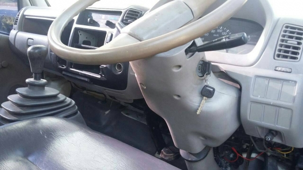 รถฮีโน่ 4 ล้อ 100 แรงม้า. ปี 47 - 48  ( มีขาย 2 คัน. )  ,  ( ขาย หัว / คัชซี. )   สนใจติดต่อ  081 - 6079515