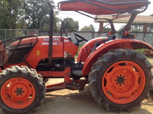 ขายรถ KUBOTA M 6040 สภาพดีพร้อมใช้งานมีอุปกรณ์ครบ3ชิ้นด้นหน้า ผานพรวนและโรตารี่ 2.20เมตร