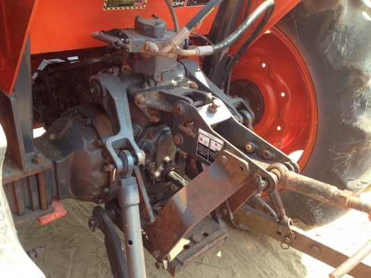 ขายรถ KUBOTA M 6040 สภาพดีพร้อมใช้งานมีอุปกรณ์ครบ3ชิ้นด้นหน้า ผานพรวนและโรตารี่ 2.20เมตร